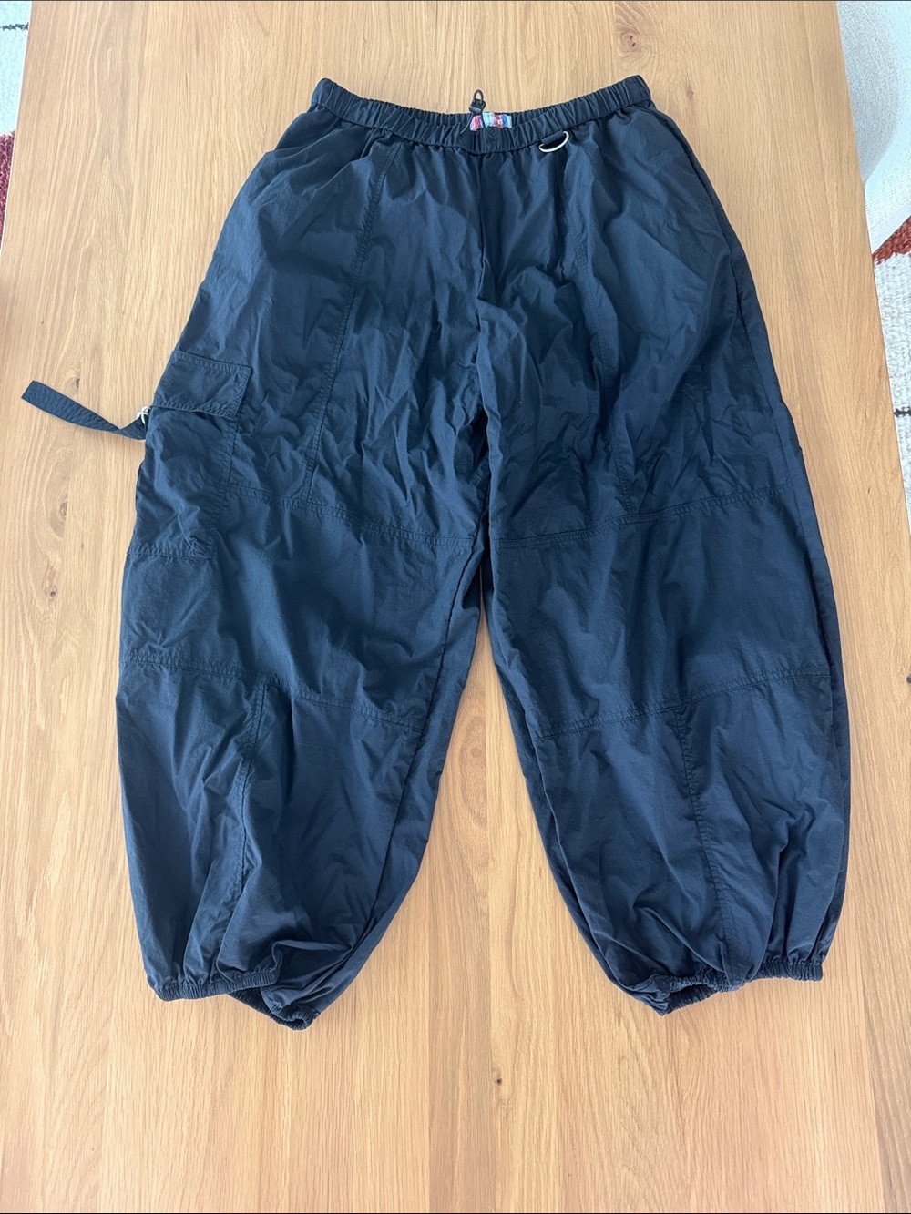 Urban Outfitters black parachute pants lovingly worn size L